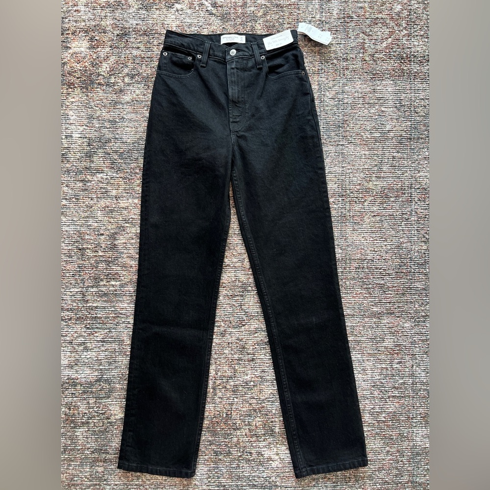 Abercrombie A&F NWT Saturated Black Ultra High Rise 90s Straight Jean 26